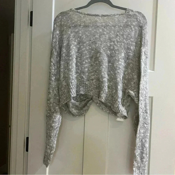 NWT BCBGeneration Women's Grey Twist Hem V-Neck Crop Sweater Size multiple A24 - Picture 7 of 9